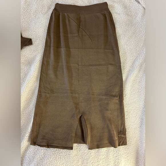 Co-ord knit like material top and skirt set - Picture 8 of 10